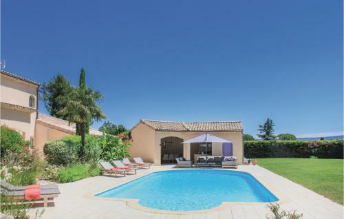 Five-bedroom Holiday Home In Montelimar
