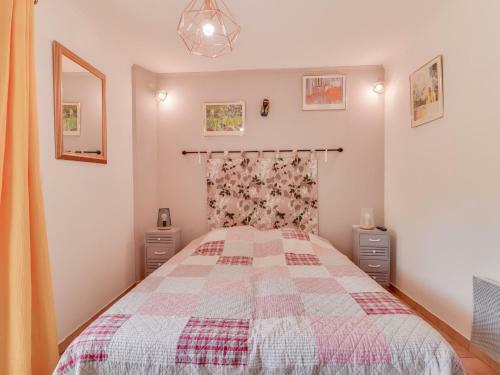 Secluded Cottage In Mouries With Garden