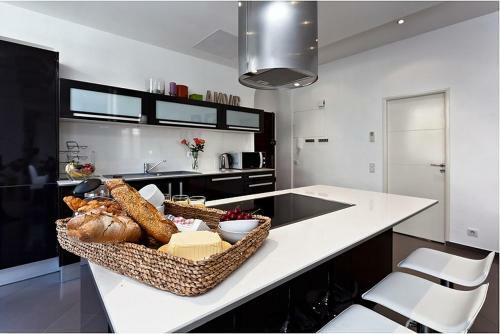 Sunlight Properties - Amourviolette - Central Apartment W Rare Terrace