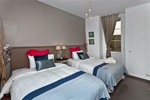 Sunlight Properties - Amourviolette - Central Apartment W Rare Terrace