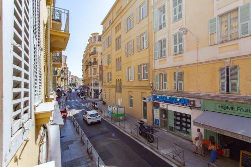 Gambetta Furnished Apartment