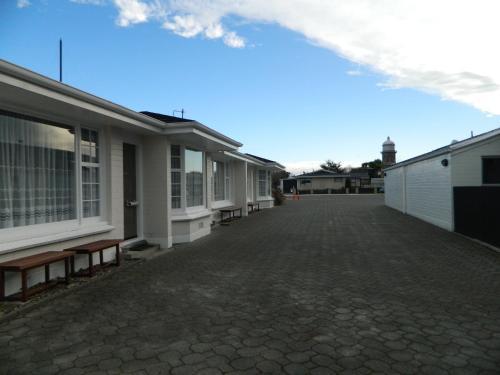 Colonial Motel