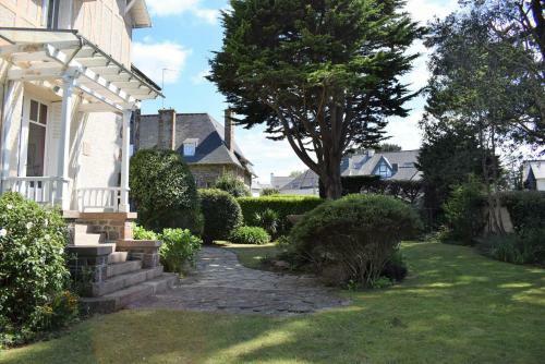 Belle Villa En Granit Rose Vue Sur Mer � Perros-guirec - R�f 943
