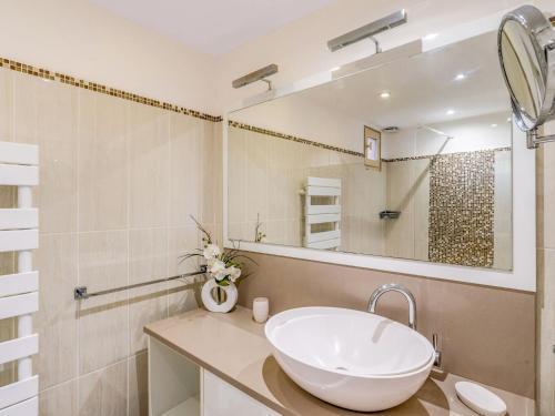 Holiday Home Santa Giulia Palace