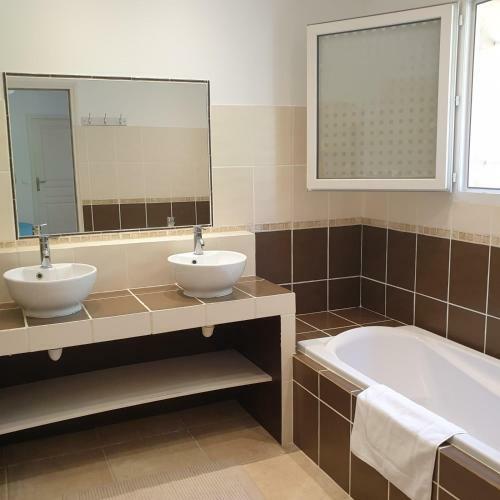 Belle Villa Familiale 10 Pers Climatis�e Piscine