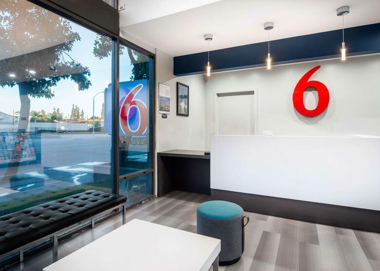 Hotel Anaheim Rodeway Inn & Suites
