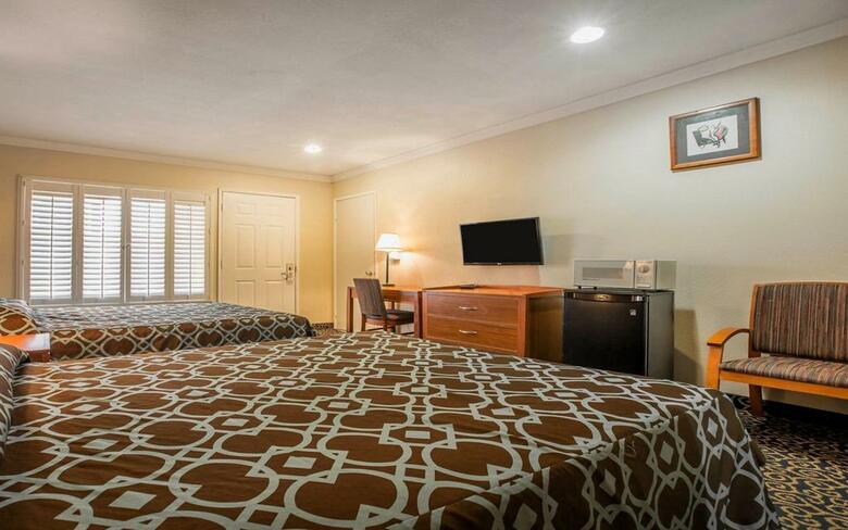 Hotel Anaheim Rodeway Inn & Suites