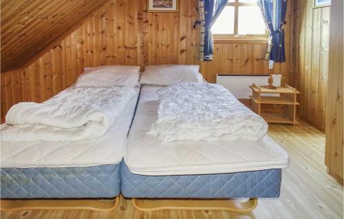 Holiday Home Kvalav�g Tresvikvegen