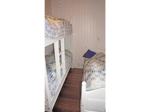 Holiday Home Bekkjarvik Kvednelva