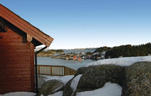 Holiday Home Bekkjarvik Kvednelva