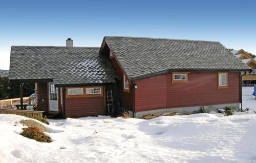 Holiday Home Bekkjarvik Kvednelva