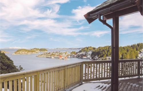 Holiday Home Bekkjarvik Kvednelva