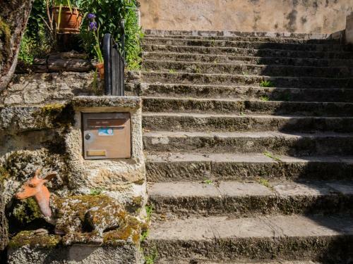 Cozy Holiday Home In Puy-l'ev�que With Terrace