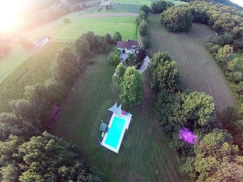 Peaceful Villa In Puy-l'eveque With Garden