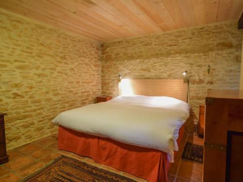 Peaceful Villa In Puy-l'eveque With Garden