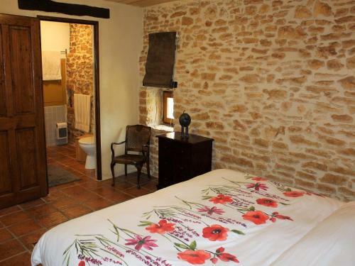 Peaceful Villa In Puy-l'eveque With Garden