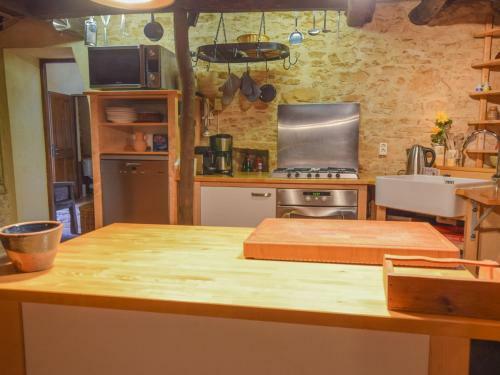 Peaceful Villa In Puy-l'eveque With Garden