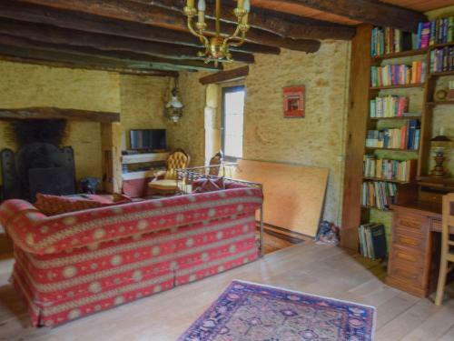Peaceful Villa In Puy-l'eveque With Garden