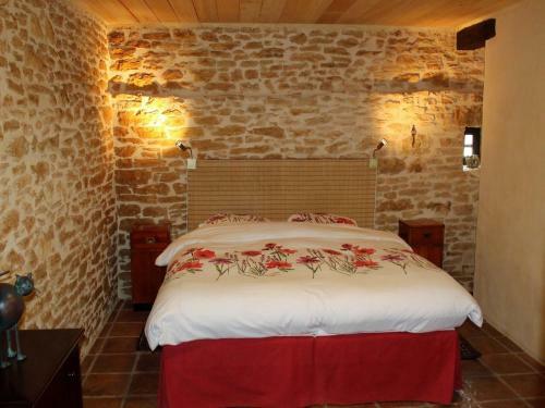 Peaceful Villa In Puy-l'eveque With Garden