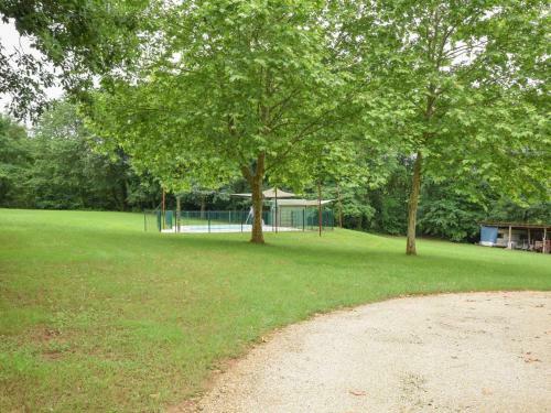 Peaceful Villa In Puy-l'eveque With Garden