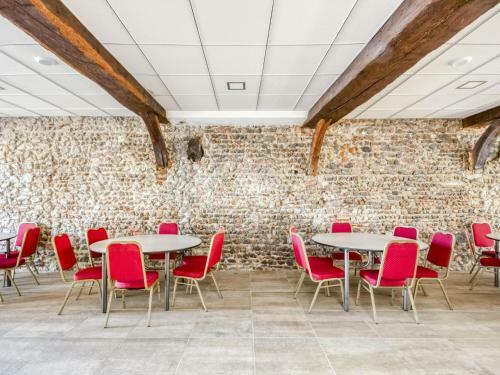 Homely Apartment In Roanne With Terrace