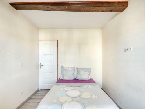 Homely Apartment In Roanne With Terrace