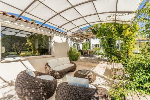 Villa With 6 Bedrooms In Rognes With Private Pool And Wifi