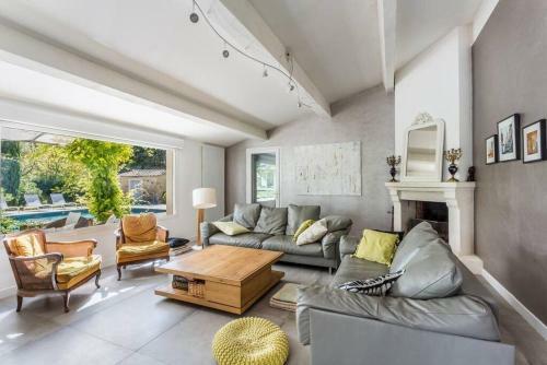 Villa With 6 Bedrooms In Rognes With Private Pool And Wifi