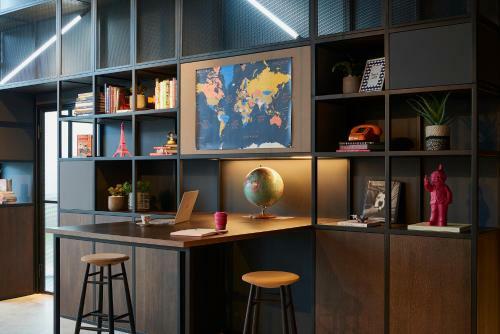 Hotel Moxy Paris Charles de Gaulle Airport