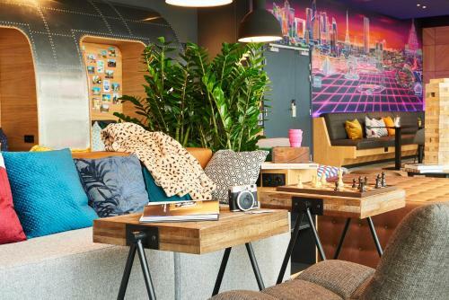 Hotel Moxy Paris Charles de Gaulle Airport
