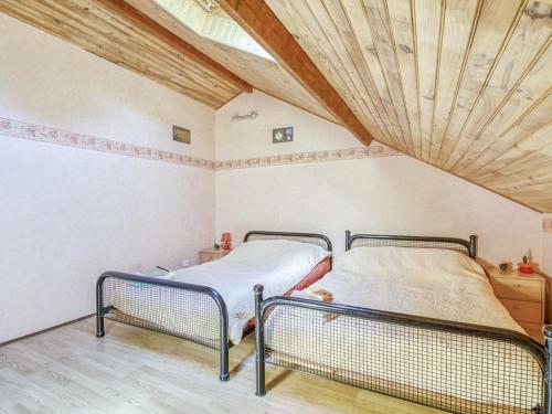 Alluring Holiday Home In Roquebrun With Swimming Pool