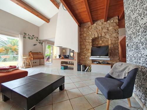 Spacious Villa In Languedoc-roussillon With Private Swimming Pool