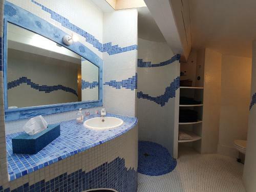 Spacious Villa In Languedoc-roussillon With Private Swimming Pool