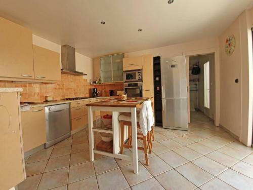 Spacious Villa In Languedoc-roussillon With Private Swimming Pool