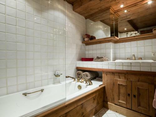 Saint-bon-tarentaise Chalet Sleeps 12 With Wifi