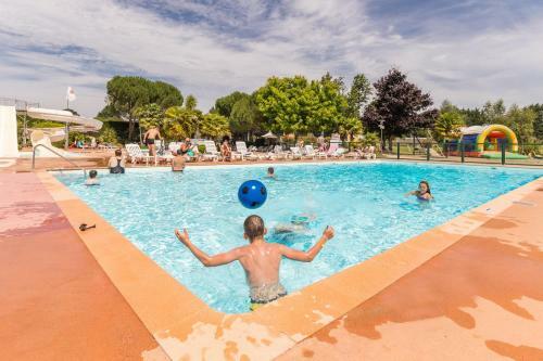 Planete Mobil Homes - Ch�teau de Galin�e