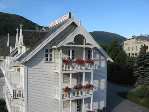 Hofslund Fjord Hotel