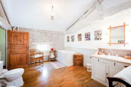 Saint-colomb-de-lauzun Chateau Sleeps 12 Pool Wifi