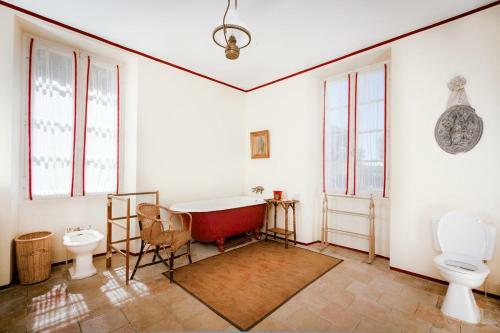 Saint-colomb-de-lauzun Chateau Sleeps 12 Pool Wifi