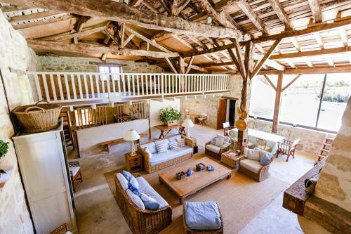 Saint-colomb-de-lauzun Chateau Sleeps 12 Pool Wifi