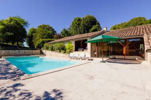Saint-colomb-de-lauzun Chateau Sleeps 12 Pool Wifi