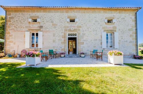 Saint-colomb-de-lauzun Chateau Sleeps 12 Pool Wifi