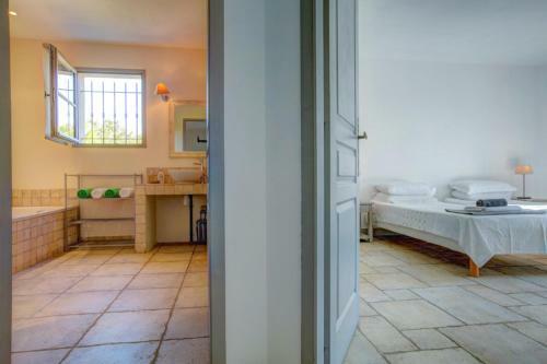 Saint-didier Villa Sleeps 9 Pool Wifi