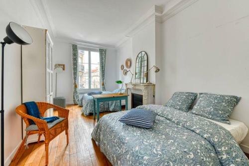 Chic Apart In Parisian Style