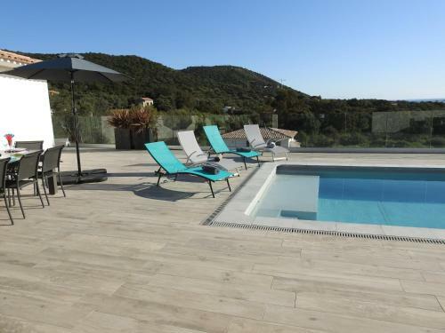Villa D'architecte Avec Vue Mer Et Piscine Chauff�e