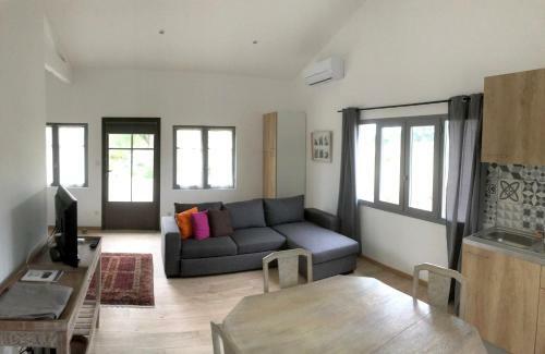 House With One Bedroom In Saint Gilles With Shared Pool And Wifi