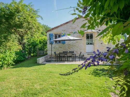 Peaceful Holiday Home Saint-martin-le-redon With Pool