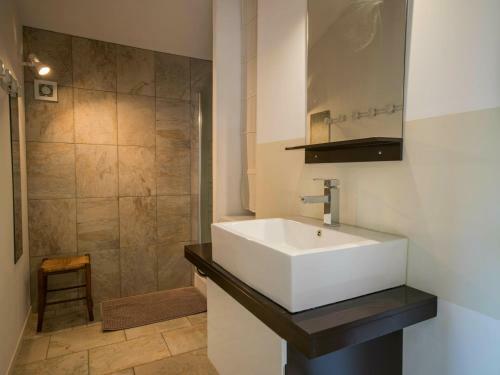 Peaceful Holiday Home Saint-martin-le-redon With Pool