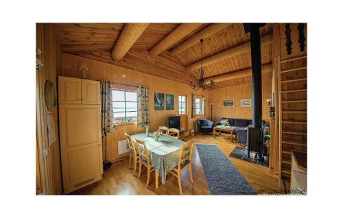 Holiday Home Ikornnes Hytte