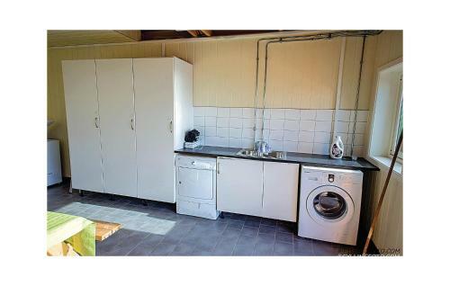 Holiday Home Ikornnes Hytte